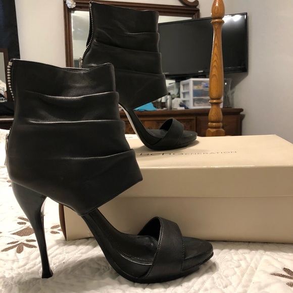 BCBG heels - Picture 2 of 3